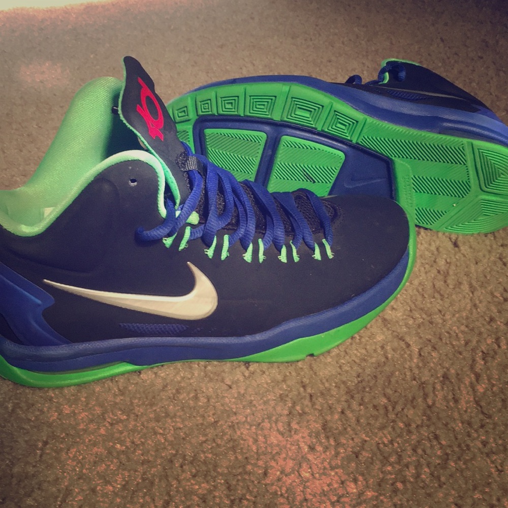 Size 4 kids Nike KD VI
